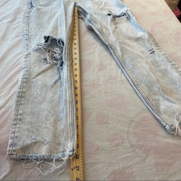 Abercrombie & Fitch High Rise Mom Jean Distressed Acid Wash size 28 / 6 - Picture 7 of 10